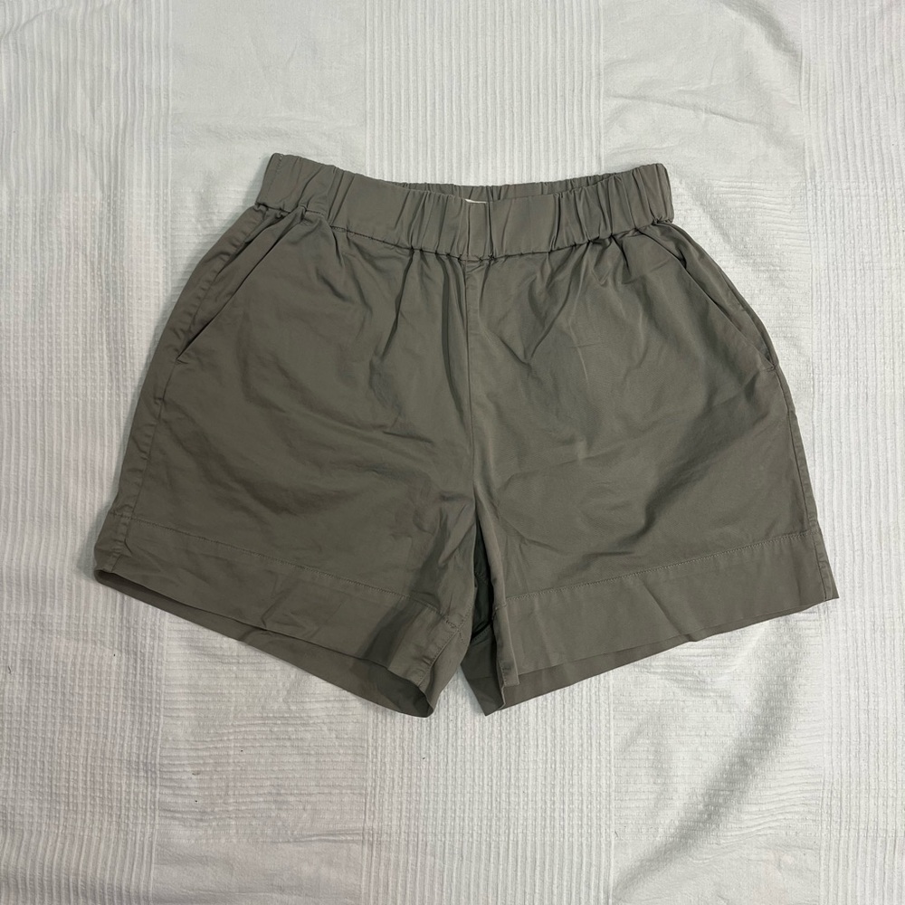 NWOT Everlane The Easy Short Size L
